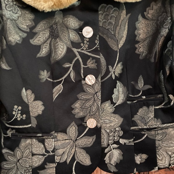 Brocade jacket with fur collar - Picture 5 of 12